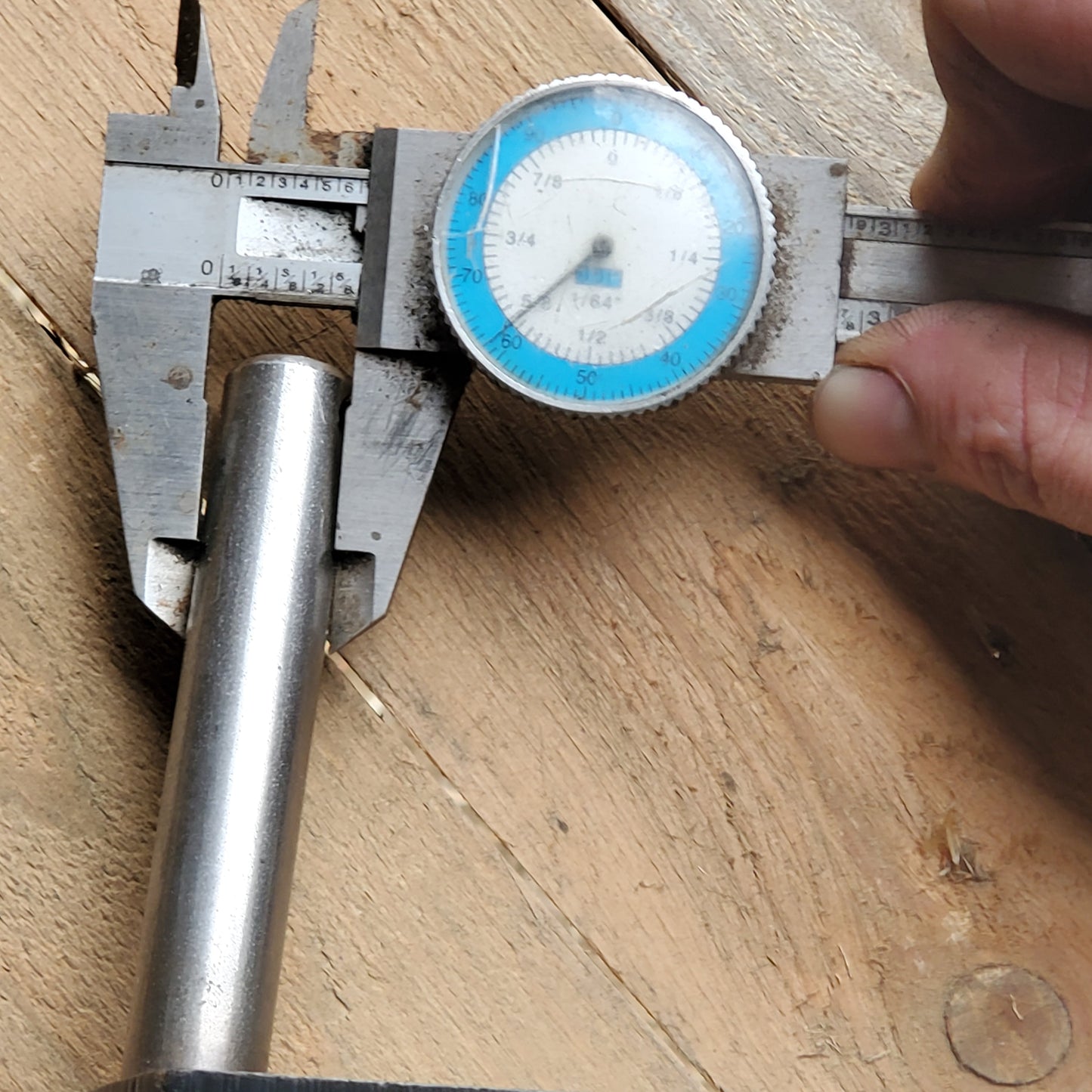 Heavy-Duty Wheel Hoist
